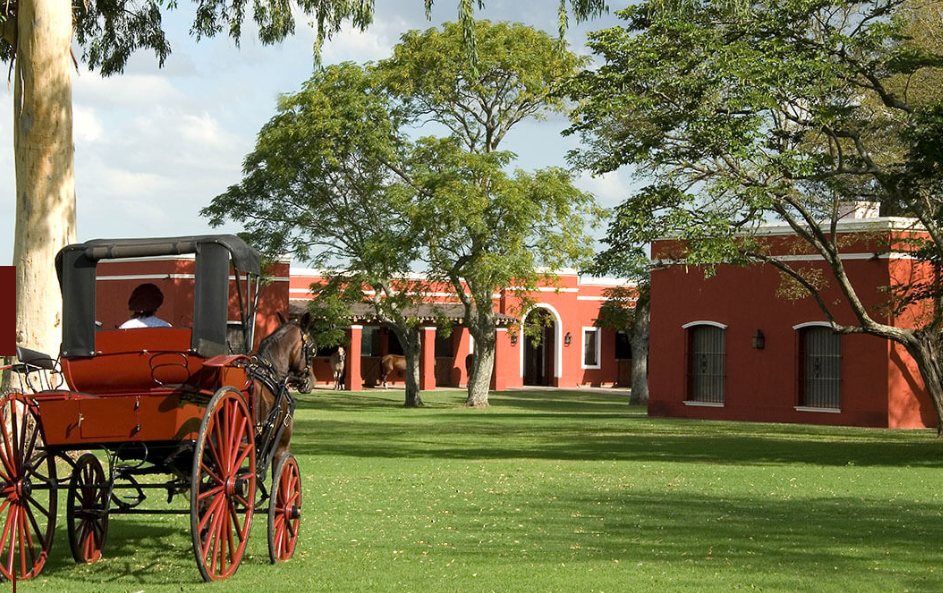 La Bamba, una de las estancias que cuidan en cada detalle la experiencia de los vistantes acercando las tradiciones argentinas.