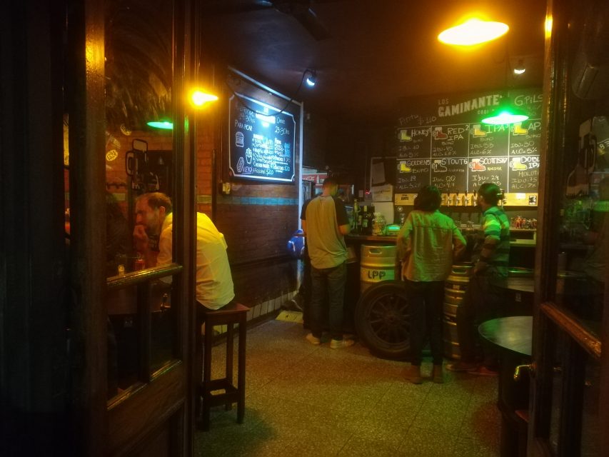 Los caminantes bar