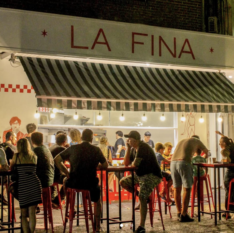 La pizzería La Fina representa la nueva ola de establecimientos que hibridan la cultura pizzera porteña con las tendencias globales: pizzas napolitanas o neoyorquinas. Foto: IG La Fina.