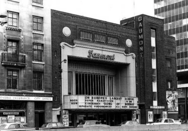 El cine Gaumont, una de las salas más icónicas de Buenos Aires, acá en los 1970.