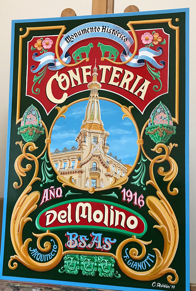 El fileteado porteño se despliega sobre todo tipo de soportes, empezando por formatos pequeños, fáciles de llevar a casa. Son muy buenos souvenirs de Argentina. Obra de C. Roldan.