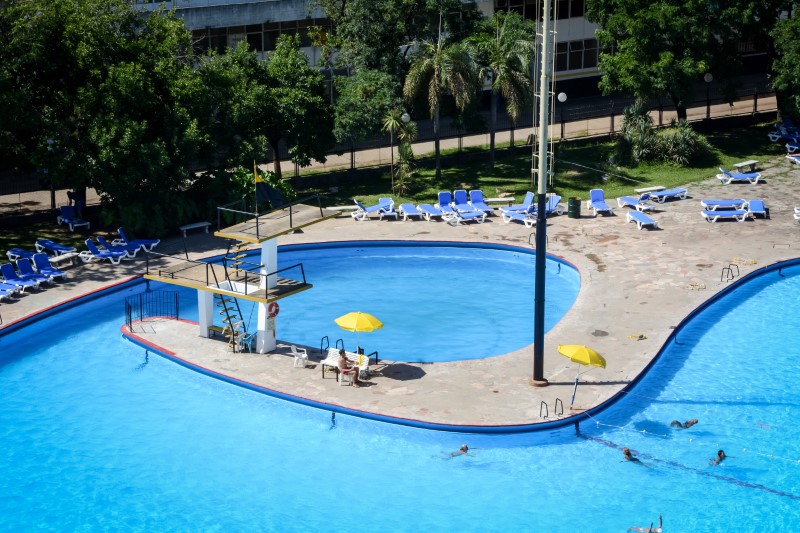 Au milieu de la carte de Buenos Aires, la piscine du Club Comunicaciones réjouit la vie des voisins du quartier de Caballito. Photo : infoagronomia.