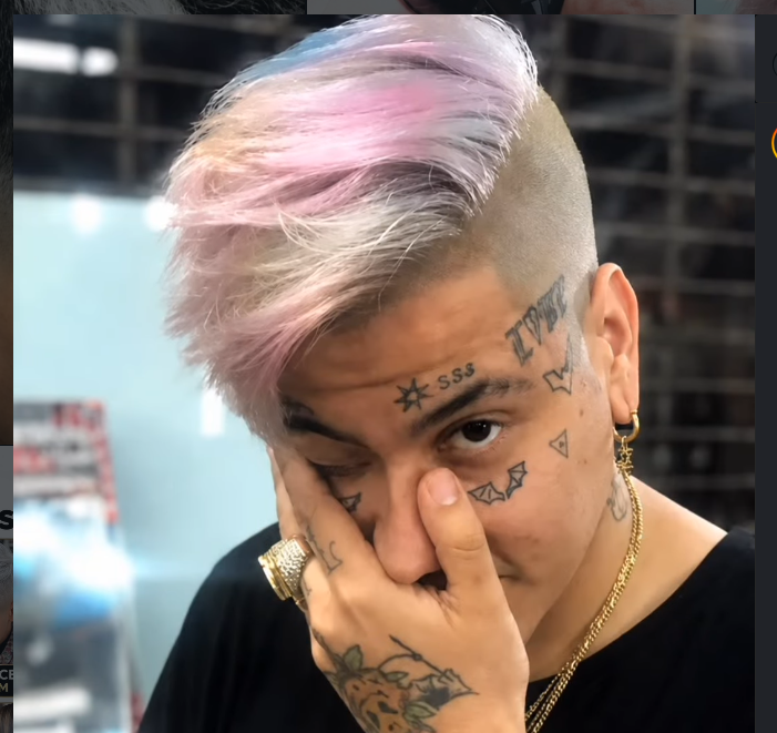 Duki, el trapero más famoso de argentina, colorenado su pelo en Prana peluqueria. Foto: Ig Prana
