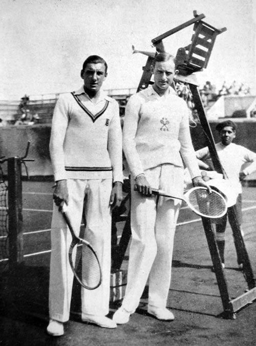 El jugador Fred Perry (izq) que dio su nombre a la marca de ropa. El británico vino a la Argentina en 1930, antes de final República contra el su compatriota Eric Peters a quien venció. Photo: archivo Lawn Tenis.