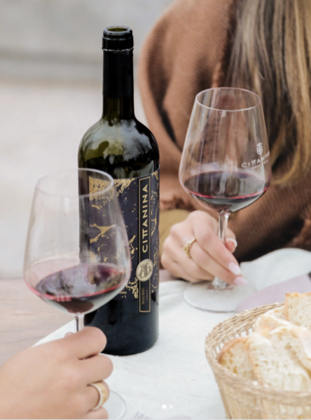 Un rico vino para compartir en pareja, la base de la felicidad para tu San Valentín en Buenos Aires. Foto: IG cittanina.