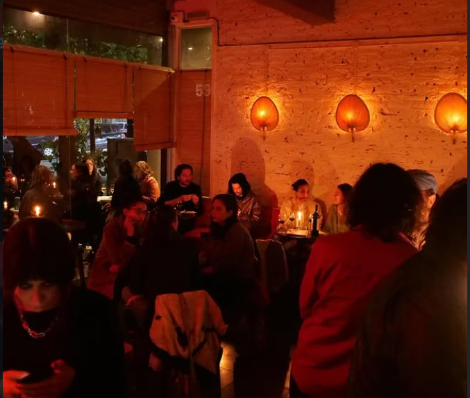 Lumière douce, une nuit romantique en écoutant de la bonne musique au grigris bar de Buenos Aires. Photo : IG de grisgrisbar