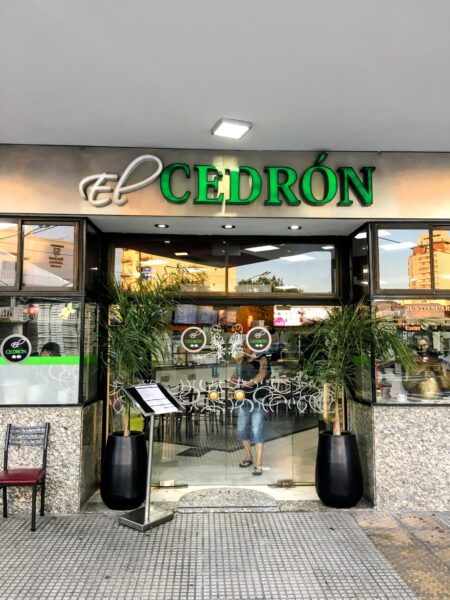 El restaurante El Cedrón, donde se comen las mejores pizzas de Mataderos. Foto: Juan Pablo. 