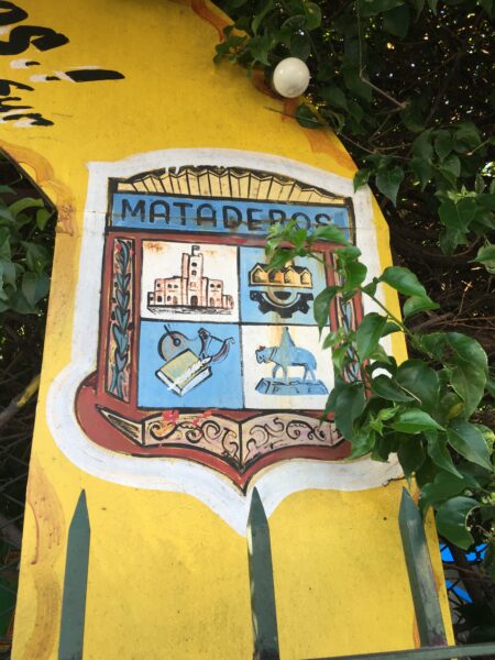 El escudo del barrio de Mataderos. Foto : Juan Pablo.
