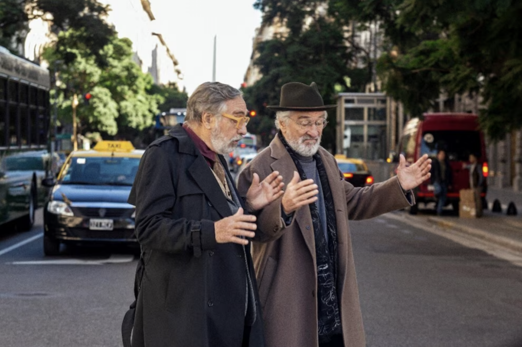 Filmer à Buenos Aires, une bonne idée? La réponse a été positive pour Robert de Niro et l'acteur Luis Brandoni, ici en plein tournage de la série Nada.