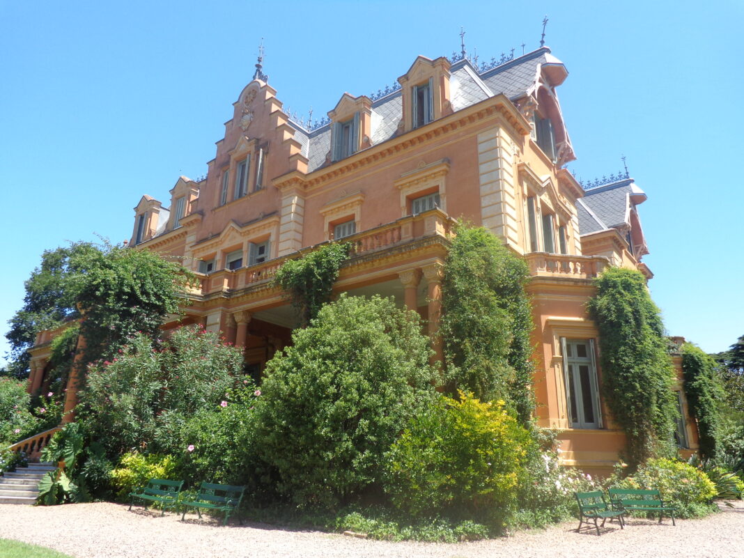 Entre las casas de escritores más famosas : la Villa Ocampo en San Isidro.
