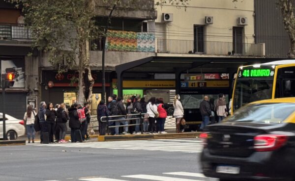 Les porteños font la queue pour le busPh: Estelle DU PORT DE LORIOL