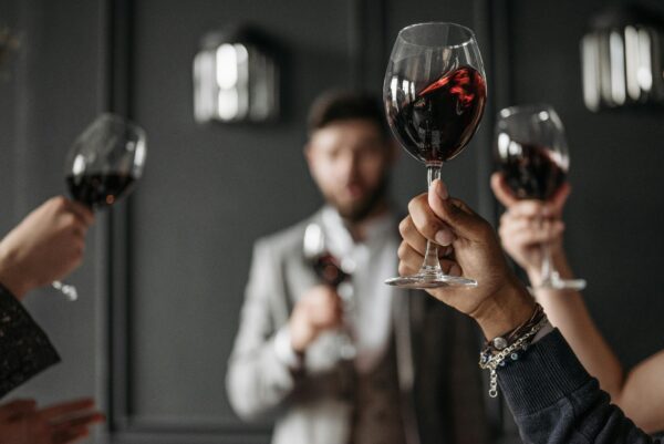 Choisir un vin: blanc ou rouge? Photo : Pavel Danilyuk.