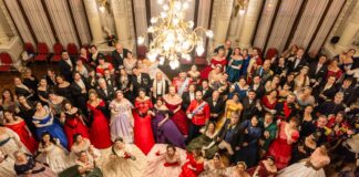 Le voyage dans le temps de la Sociedad victoriana, qui organise régulièrement des fêtes costumées. Ph: sociedad Victoriana Augusta Argentina.