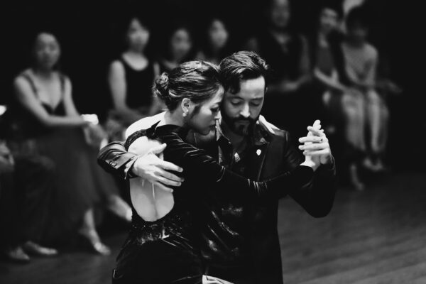 Vous visitez Buenos Aires en 3 jours et vous souhaitez réaliser une immersion dans la culturel locale ? Rien de mieux qu'un cours de tango ! Ph : Preillumination SeTh