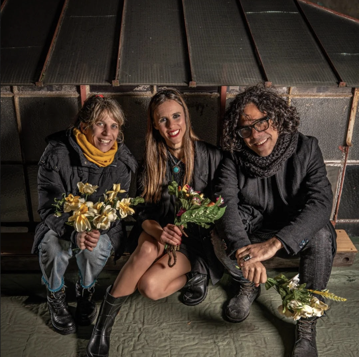 Equipo de trabajo de La visita, ¿quién es la visita? de la directora Amalia Canario. Fotos @awa.ok