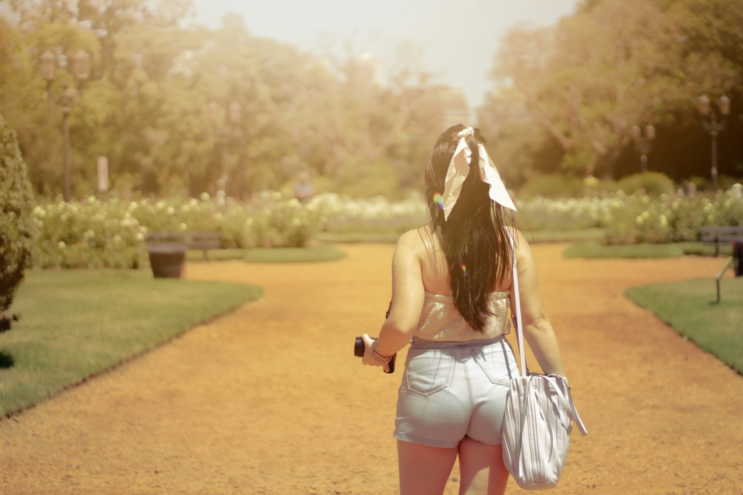 La dramática historia de Julia Funai, la artista que a sus 79 años pinta  los murales más grandes del mundo - Ohlalá, image size:2560x1707