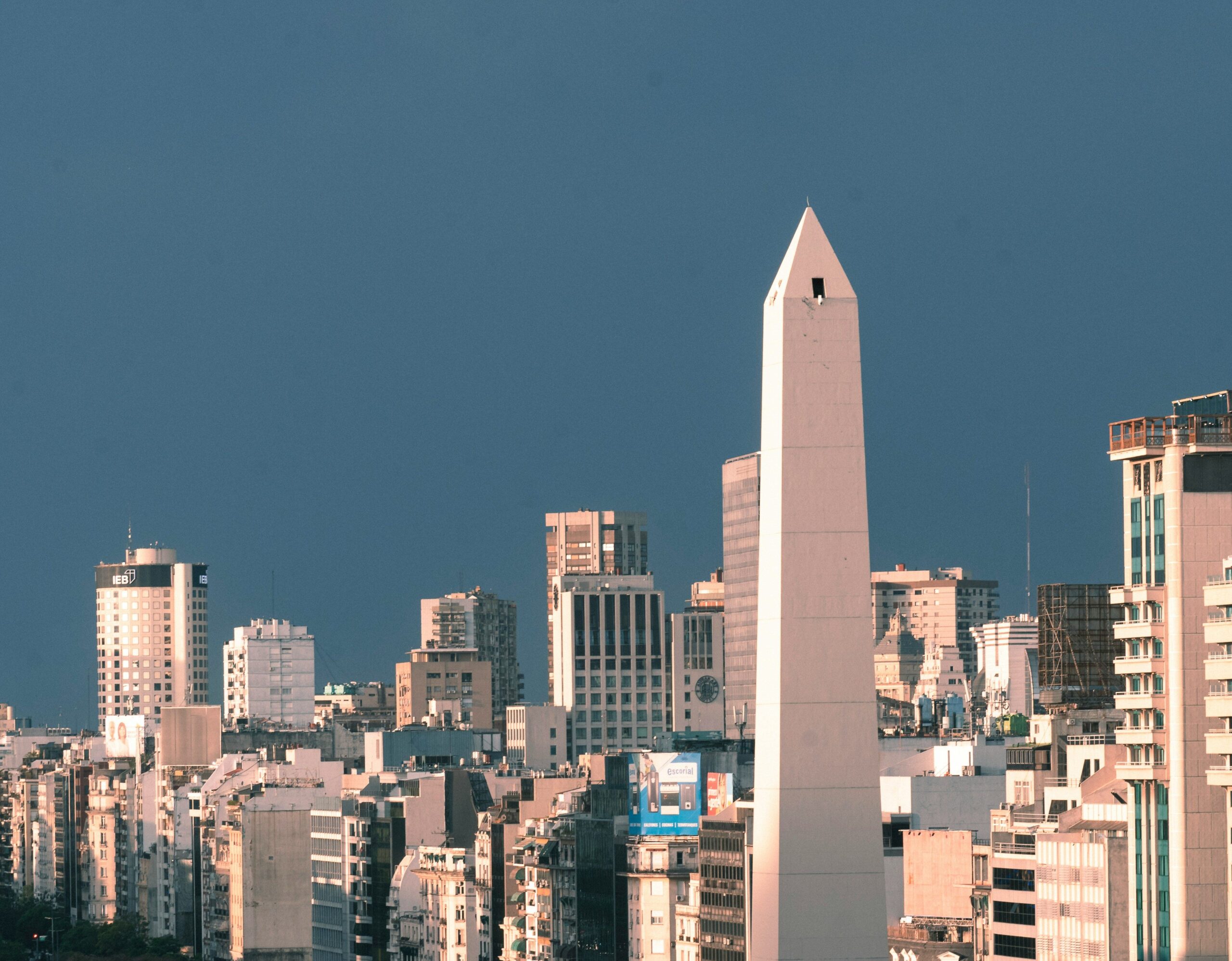 Les couleurs de ses couchers de soleil, en particulier en été et durant le printemps, vous offrent une raison de plus pour visiter Buenos Aires. Photo: Mario Ame.