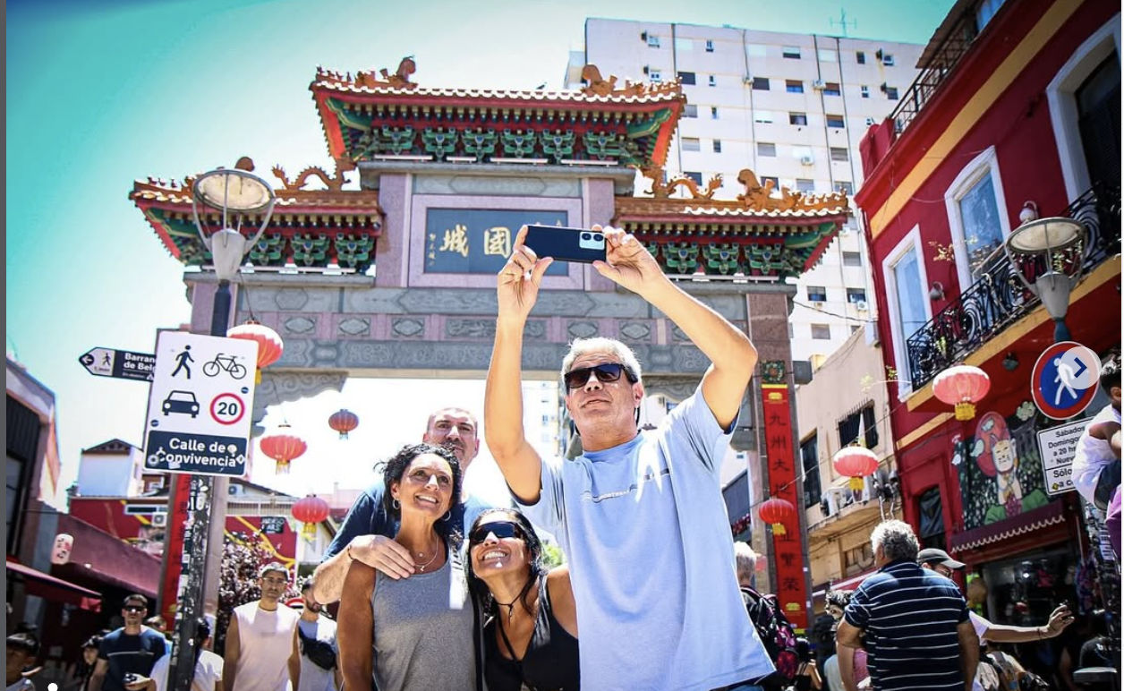 El Barrio chino será el escenario central de un evento que combina arte contemporáneo, tecnología y tradición milenaria. Foto: Ig Ruta China.