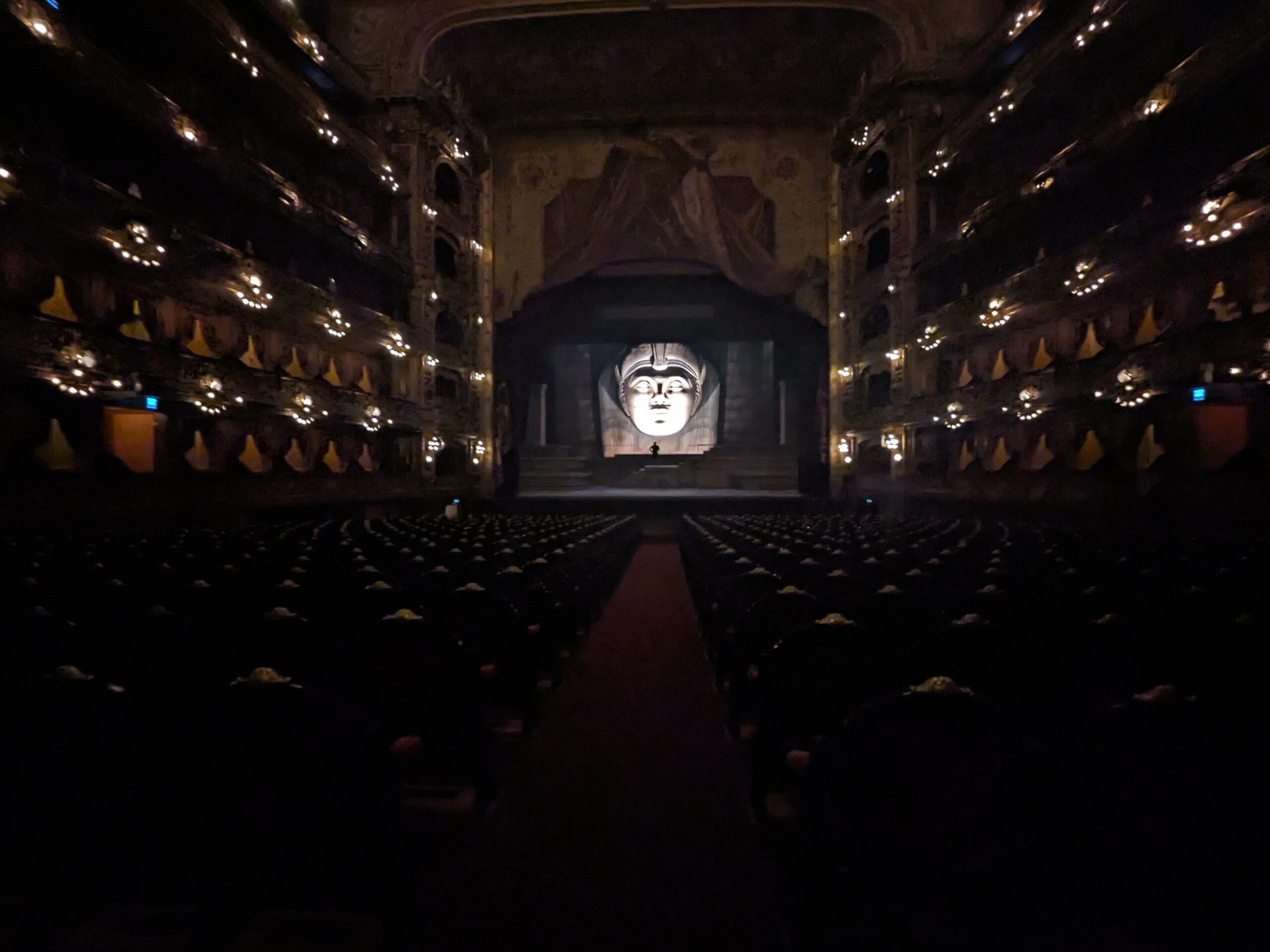 La salle du Teatro Colón est le paradis des amateurs d'opéra, qu'il pleuve ou non à Buenos Aires. Photo : BAC.