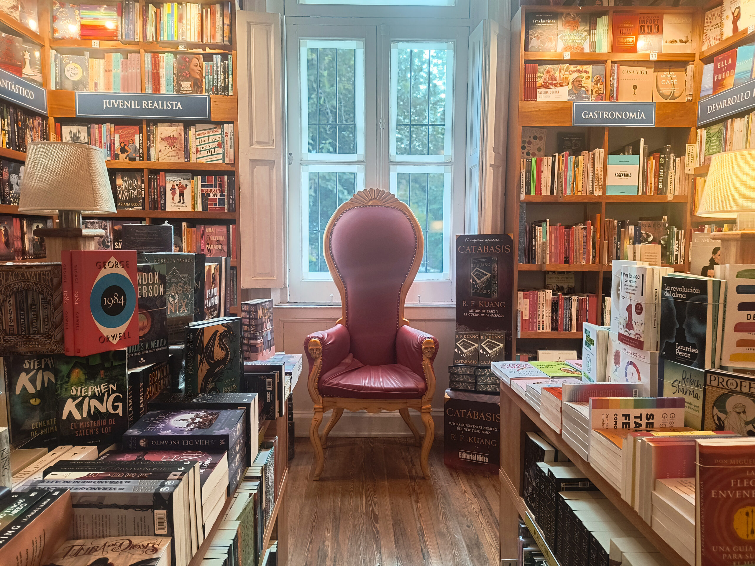 L'une des quatre salles de livres de Villa Lola qui abrite plus de 60 000 exemplaires - Photo : Andrea Leal
