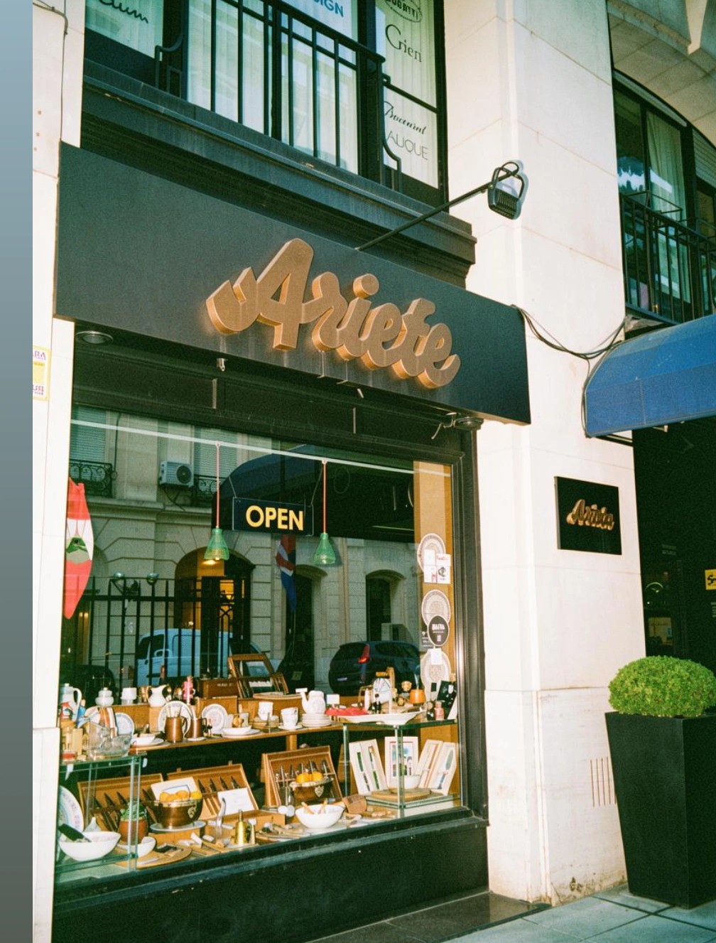 Ariete, el proyecto familiar de una casa de antigüedades y decoración que funciona desde 1970 al lado de la Galería Alvear. Foto: Andrea Leal