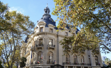 14 juillet : 10 endroits où célébrer la fête nationale française à Buenos Aires Un 14 Juillet au sein de l'Ambassade de France ? Pour visiter le Palacio Ortiz Basualdo, vous pourrez aussi accéder à l'immeuble lors des journées du patrimoine, fin mai. Ph. : site diplomatie.gouv