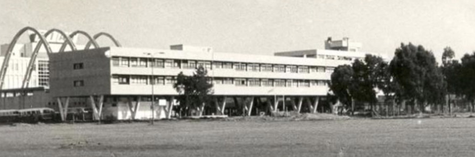Photo d'archives du lycée franco-argentin Jean-Mermoz, une institution impliquée dans les festivités françaises telles que le 14 juillet. Ph. : Archives du lycée (année 1974).