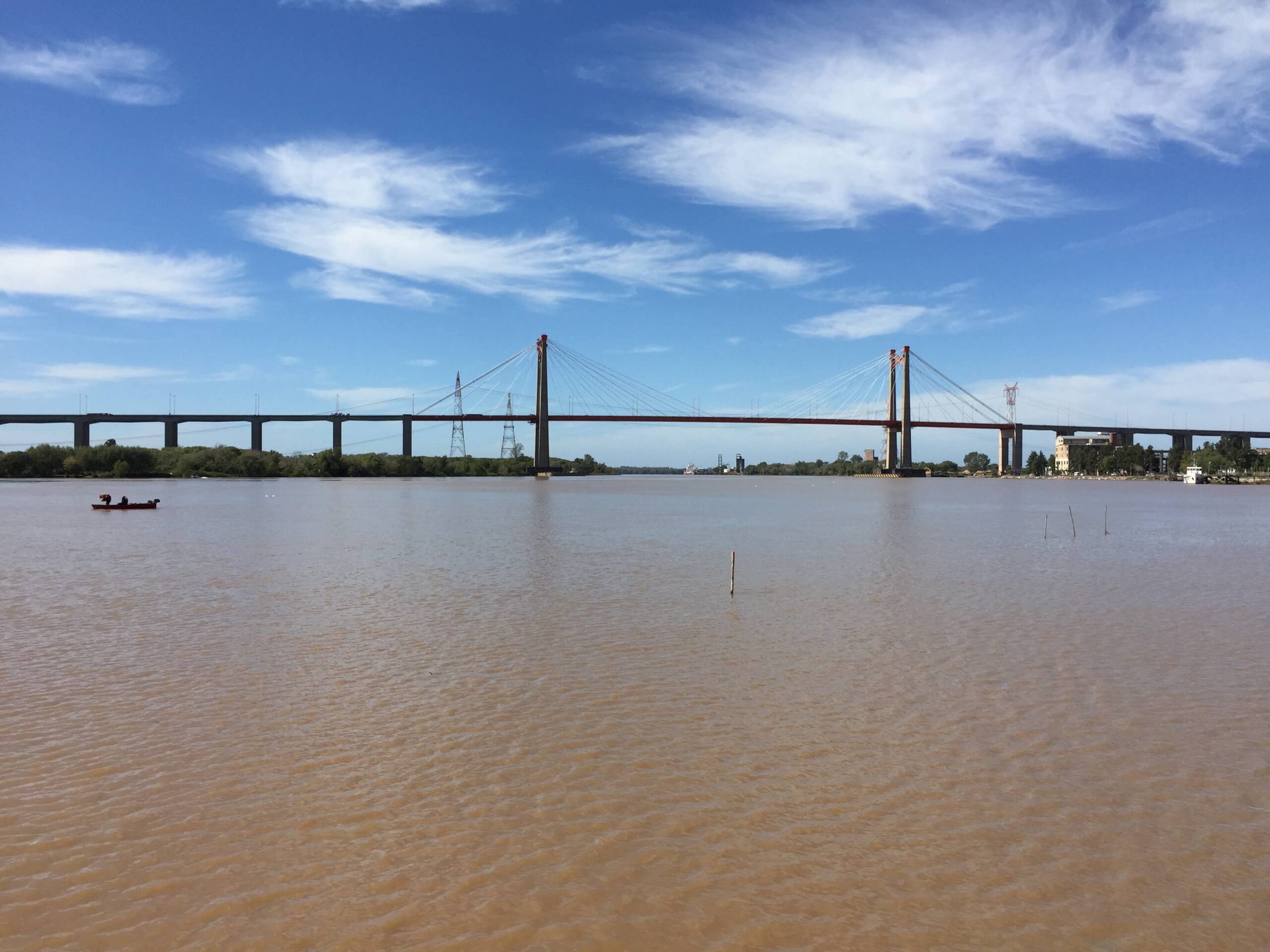 Una vista al río desde la ciudad de Zárate. Foto: S. H.