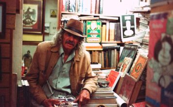 Seguí, Le Parc, Arjona, Sabina et des milliers de lecteurs à la recherche du trésor, dans cette librairie cachée de la rue Florida Hernán, propriétaire de la librairie Memorias del Subsuelo.