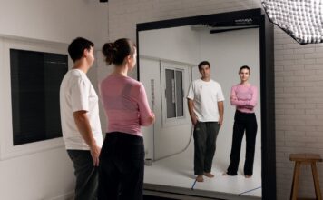 Luma, le studio photo où l’on se tire le portrait soi-même Elena Koroleva-Mikhailova et Artem Mikhailov, un couple moscovite installé dans le Barrio Chino (Belgrano), où ils ont fondé le studio photo d'autoportrait Luma. Photo : Luma.